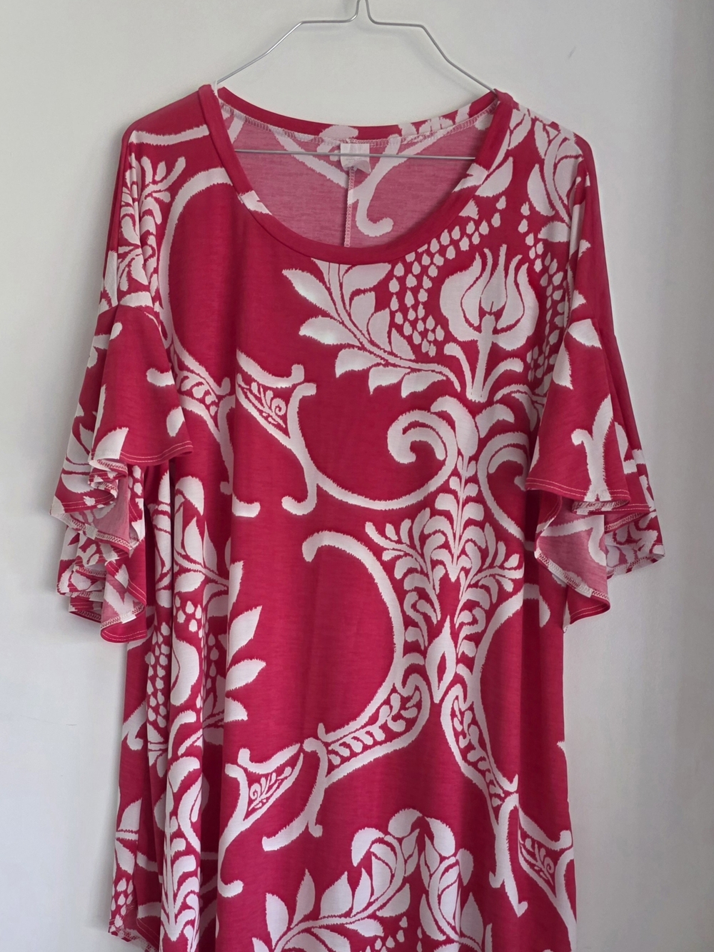 Women’s Floral Ruffle Sleeve Tunic in Hot Pink & White 1x